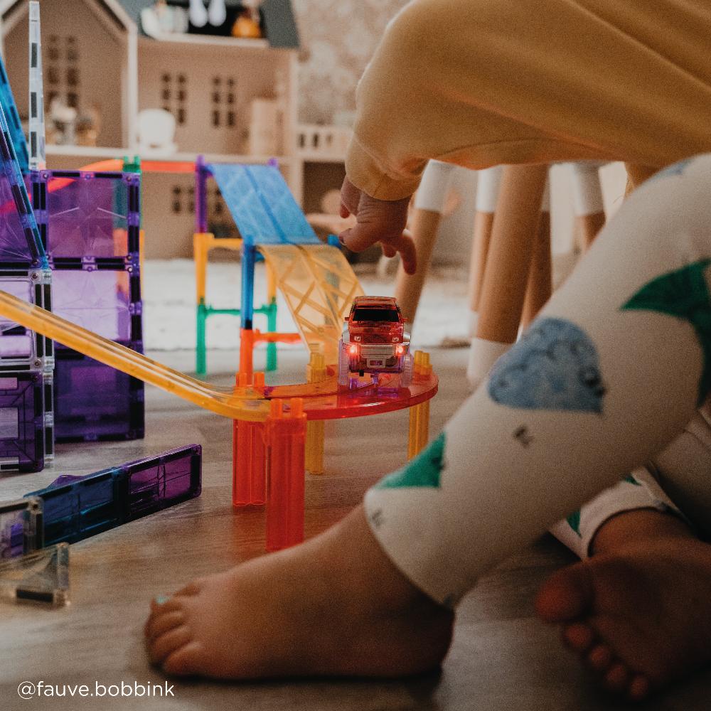 CleverClixx Race Track Intense Magnetic Building Set – 65 Pieces